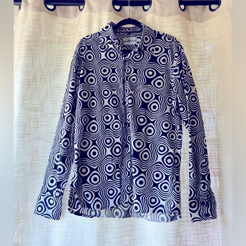 Men’s long sleeve black and white shirt